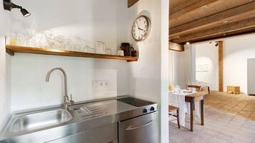 Fridge, stovetop, dishwasher, coffee/tea maker