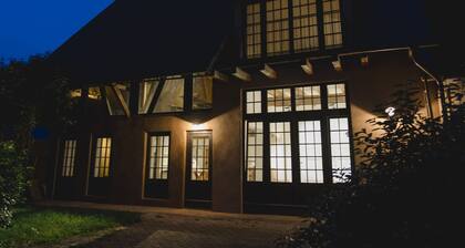 Apartment 'Loft Im Künstlerhaus' with Shared Garden and Wi-Fi