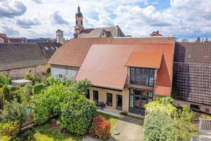 Exterior - Apartment 'Loft Im Künstlerhaus' with Shared Garden and Wi-Fi (Riegel)