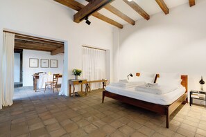 1 quarto, Wi-Fi de cortesia, roupa de cama