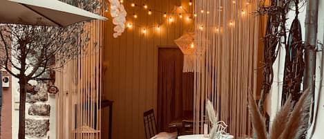 屋外ダイニングエリア