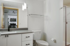 Hair dryer, towels - Tasteful Bell Town Jr 1BR w/ Rooftop Deck, nr Top Dining, by Blueground (Seattle)
