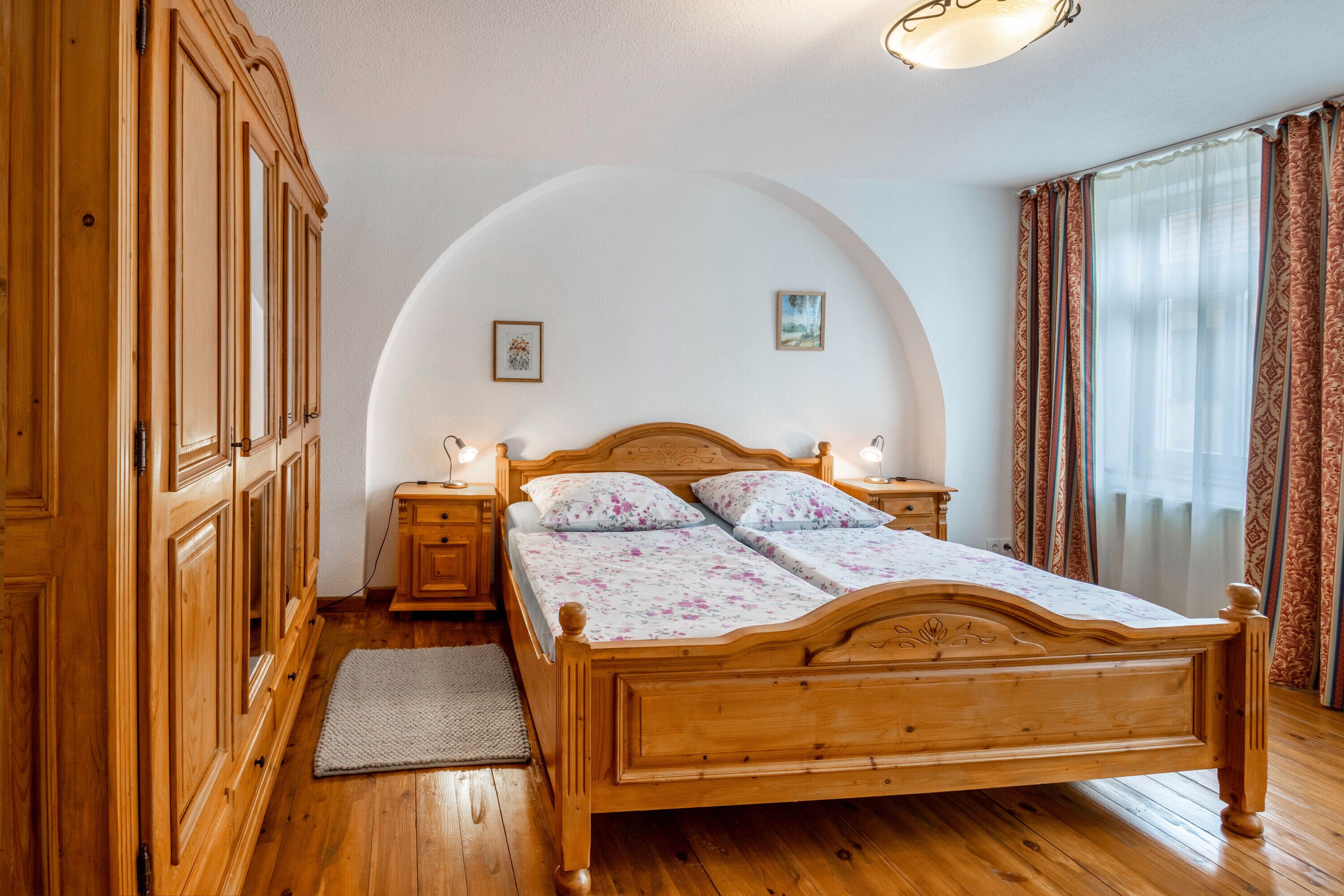 1 bedroom, bed sheets