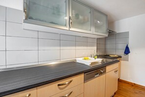 Kühlschrank, Ofen, Herdplatte, Geschirrspüler