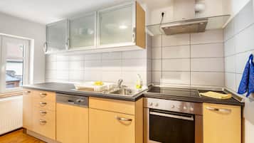 Kühlschrank, Ofen, Herdplatte, Geschirrspüler