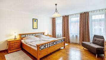 1 bedroom, bed sheets