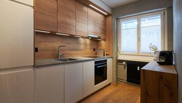 Réfrigérateur, plaque de cuisson, lave-vaisselle, cafetiÚre/bouilloire