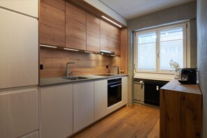 Kühlschrank, Herdplatte, Geschirrspüler