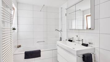 Douche, sĂšche-cheveux