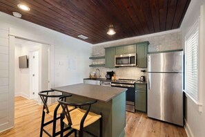 Fridge, microwave, oven, stovetop - Peace (Destin)