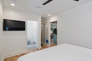 1 habitación, tabla de planchar con plancha, wifi gratis y ropa de cama 