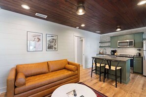 Smart TV, offices - Peace (Destin)