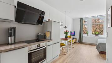 Fridge, stovetop, dishwasher, coffee/tea maker