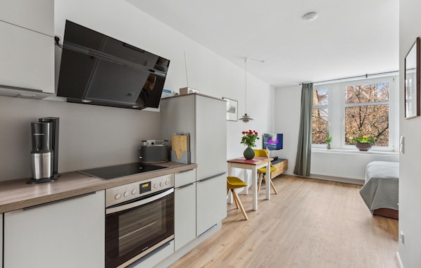 Fridge, stovetop, dishwasher, coffee/tea maker