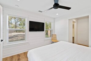 2 bedrooms, iron/ironing board, free WiFi, bed sheets - At Last (Destin)