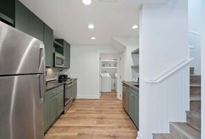 Fridge, microwave, oven, stovetop - At Last (Destin)