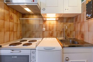Réfrigérateur, four, lave-vaisselle, grille-pain