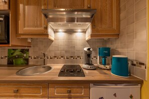 Réfrigérateur, four, lave-vaisselle, grille-pain