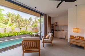 Desk, free WiFi, bed sheets - D'Macho Villas Ubud (Mas)