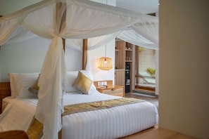 Desk, free WiFi, bed sheets - D'Macho Villas Ubud (Mas)