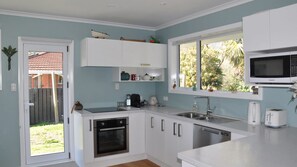 Refrigerador, microondas, horno, lavavajillas