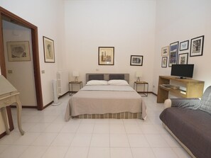 1 bedroom, iron/ironing board, internet, bed sheets - Sant'Omobono Apartment (Cremona)