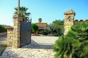 Property grounds - Villa Carta Fashion - Terrasini ,Sicily (Terrasini)