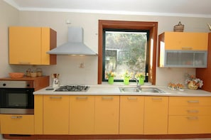 Kühlschrank, Mikrowelle, Ofen, Toaster