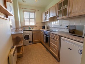 Fridge, microwave, oven, cookware/dishes/utensils - Millar House by Interhome (Inverness)