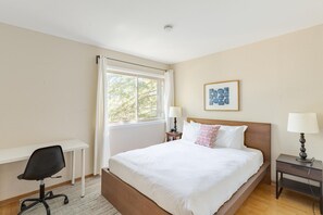 3 chambres, fer et planche à repasser, Wi-Fi, draps fournis