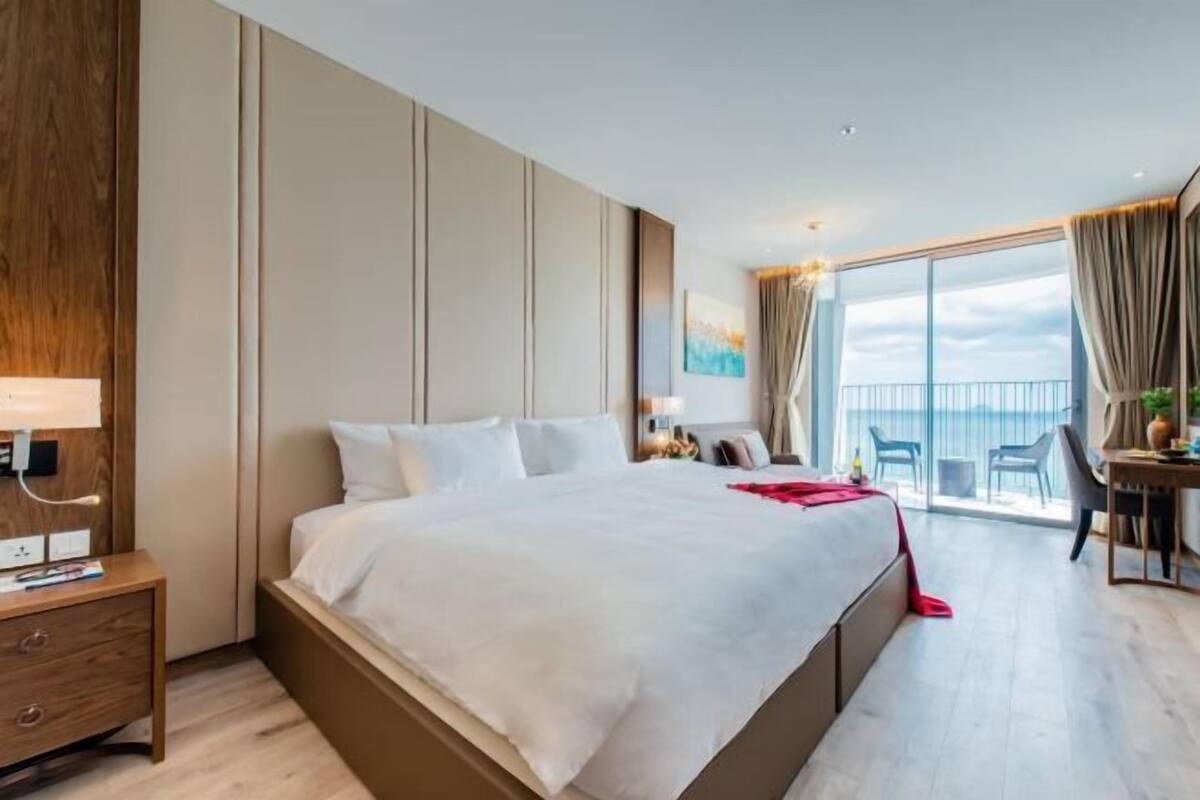 Ropa de cama de alta calidad, minibar y escritorio