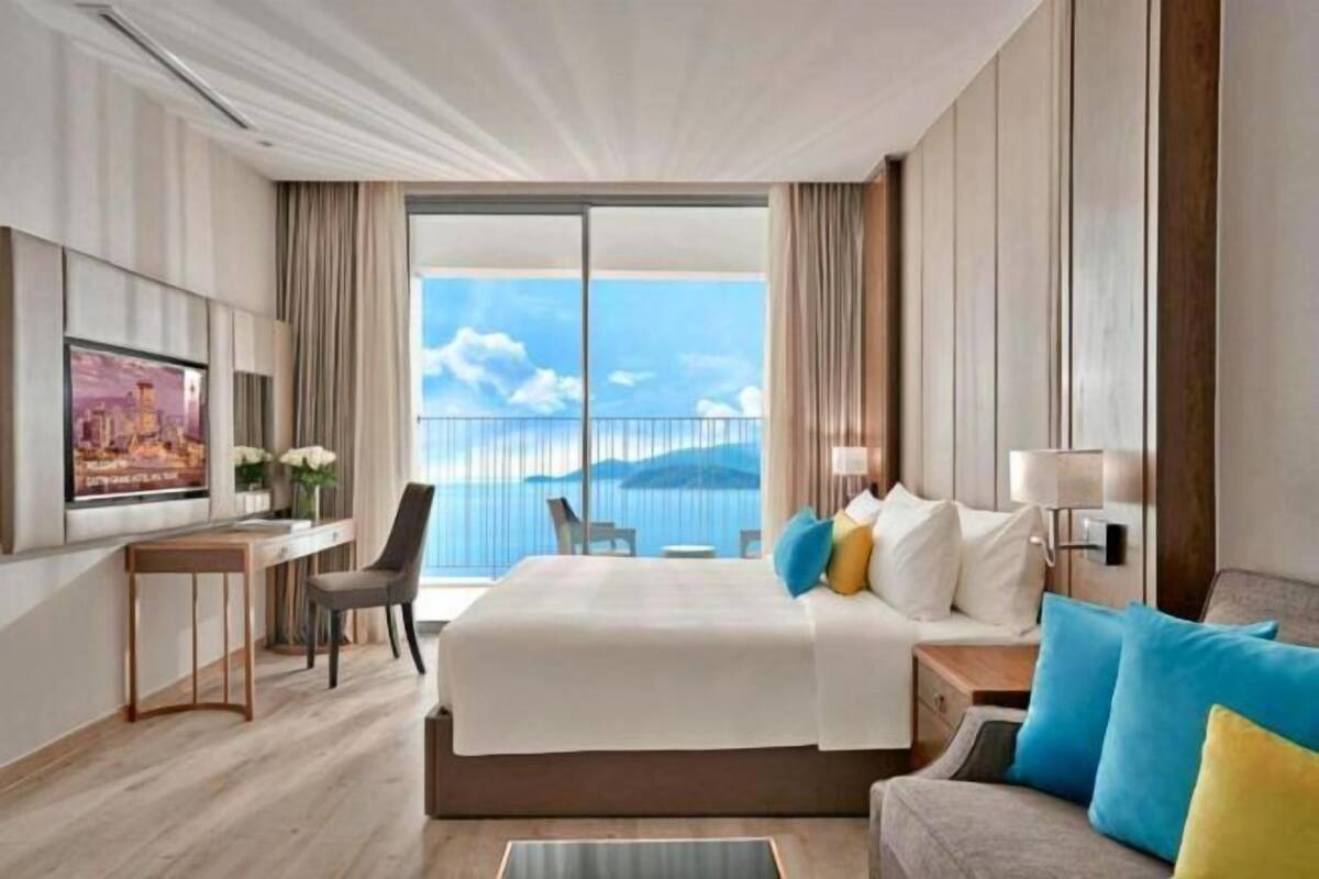 Premium bedding, minibar, desk, laptop workspace