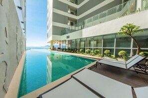 Outdoor pool - Panorama Beachfront Nha Trang by LYN Condotel (Nha Trang)