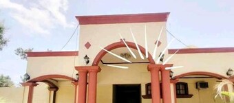 REGENCY PLAZA TOURIST INN