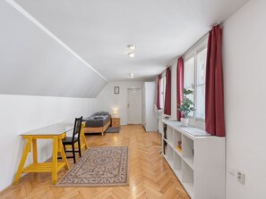2 Schlafzimmer, Schreibtisch, Internetzugang