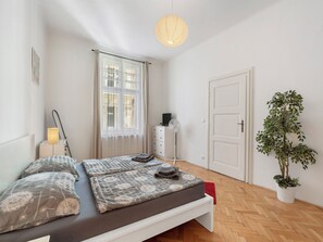 2 quartos, escrivaninha, ferros/tábuas de passar roupa, Wi-Fi