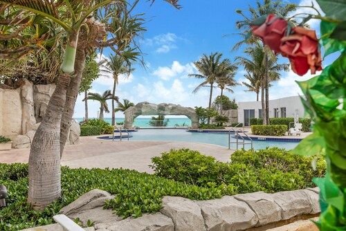 Beachfront Resort Suite with Views