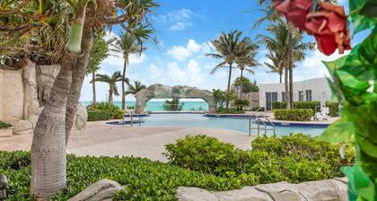 Beachfront Resort Suite with Views