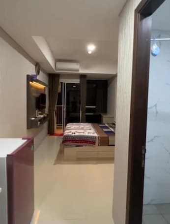 Deluxe Double Room | Desk, laptop workspace, bed sheets