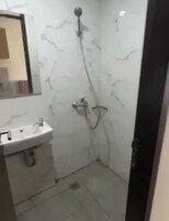 Deluxe Double Room | Desk, laptop workspace, bed sheets