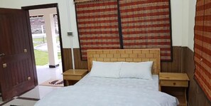 Deluxe Double Room | Soundproofing, iron/ironing board, free WiFi - Pine Top Resort Batakundi (Balakot)