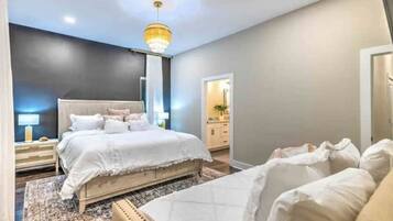 8 slaapkamers, een bureau, een strijkplank/strijkijzer, gratis wifi