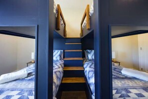 8 bedrooms, desk, iron/ironing board, free WiFi