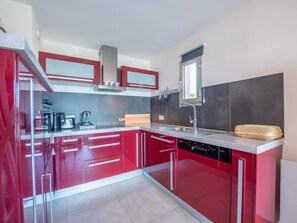 Fridge, microwave, oven, dishwasher - La Croix du Sud by Interhome (Cavalaire)