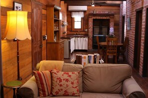 TV - Stoneleigh Miners Cottage (Gordon)