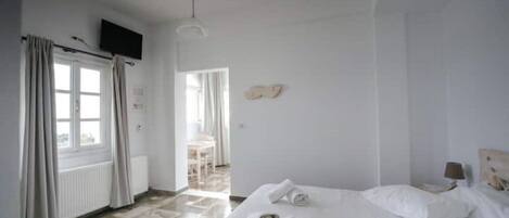 1 bedroom, in-room safe, iron/ironing board, free WiFi