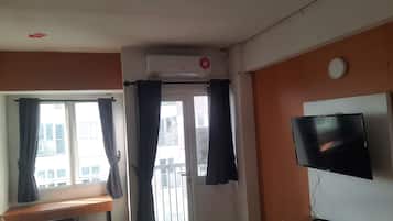Deluxe Double Room | Desk, free WiFi, bed sheets