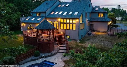 Luxury Mansion Rentals in Niskayuna, NY USA