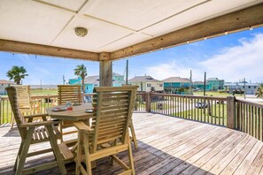 Outdoor dining - Buho Vista, 3/2.5, Sleeps 12 (Crystal Beach)