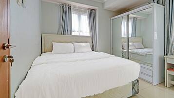 Kamar Double Deluks | Ruang kerja ramah laptop dan seprai linen